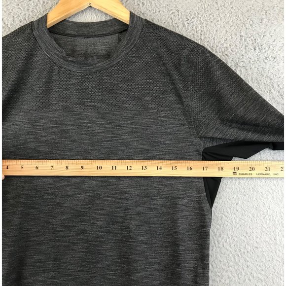 Lululemon Men’s Gray Long Sleeve size Small - Picture 4 of 6